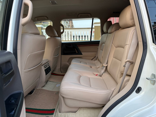 Land Cruiser GXR 2014 ម៉ាស៊ូត V8 ( អារ៉ាប់ )