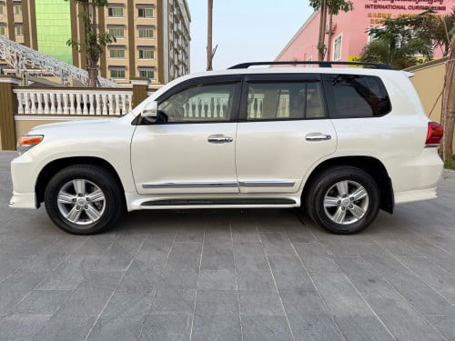 Land Cruiser GXR 2014 ម៉ាស៊ូត V8 ( អារ៉ាប់ )