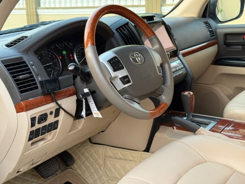 Land Cruiser GXR 2014 ម៉ាស៊ូត V8 ( អារ៉ាប់ )