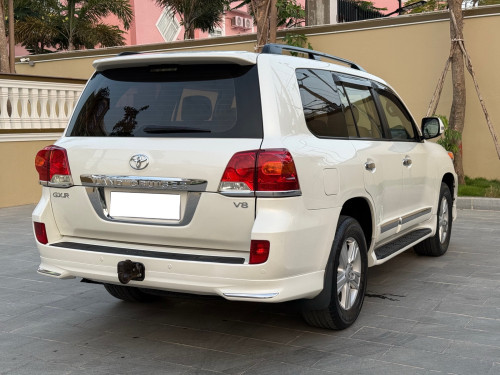 Land Cruiser GXR 2014 ម៉ាស៊ូត V8 ( អារ៉ាប់ )