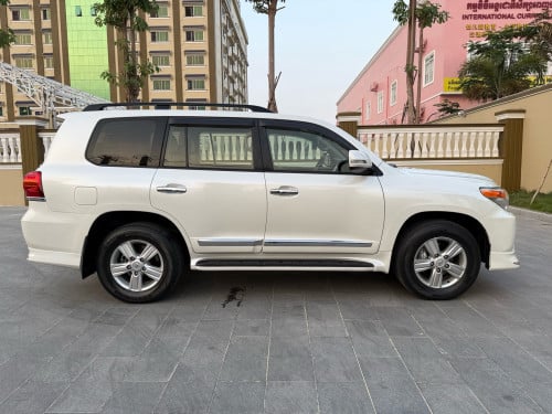 Land Cruiser GXR 2014 ម៉ាស៊ូត V8 ( អារ៉ាប់ )