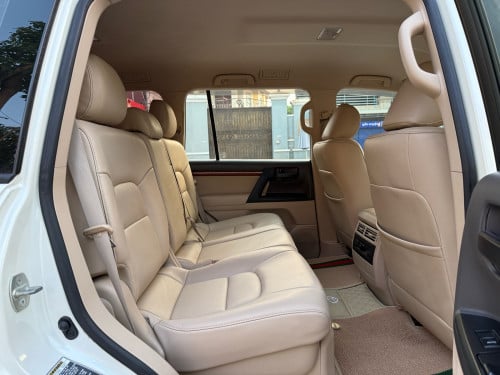 Land Cruiser GXR 2014 ម៉ាស៊ូត V8 ( អារ៉ាប់ )