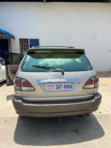 Lexus 01 ប៉ុង1 ឡានស្អាត