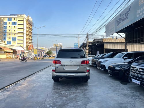 Lexus Lx 570 2013 Sport Full Arab ម្ចាស់ដើមទីមួយទិញថ្មីខ្លាញ់គោ • ធានាឡានមូល មិនមាន បុកប៉ះ
