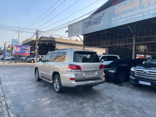 Lexus Lx 570 2013 Sport Full Arab ម្ចាស់ដើមទីមួយទិញថ្មីខ្លាញ់គោ • ធានាឡានមូល មិនមាន បុកប៉ះ