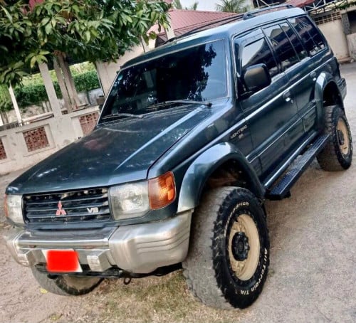 Mitsubishi Montero ឆ្នាំ95 ម៉ាស៊ីនម៉ាស៊ូត ឡានស្អាតសាច់ដែកខ្ចី មានពន្ធ លក់ធូៗ 3700 $ ចរចាបានតិចតួច