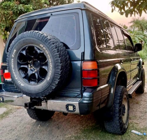 Mitsubishi Montero ឆ្នាំ95 ម៉ាស៊ីនម៉ាស៊ូត ឡានស្អាតសាច់ដែកខ្ចី មានពន្ធ លក់ធូៗ 3700 $ ចរចាបានតិចតួច