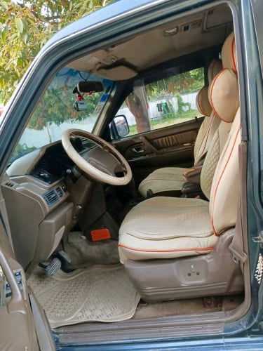 Mitsubishi Montero ឆ្នាំ95 ម៉ាស៊ីនម៉ាស៊ូត ឡានស្អាតសាច់ដែកខ្ចី មានពន្ធ លក់ធូៗ 3700 $ ចរចាបានតិចតួច