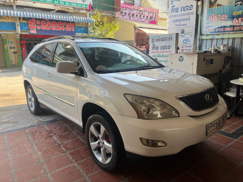 Rx330 ឆ្នាំ 04 ប៉ុង2 តម្លៃ 18500 ចរចាបាន
