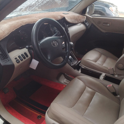SUV Highlander មាន ជួលជាថ្ងៃនឹង Around ក្នុងក្រុង ចាប់ 30$~60