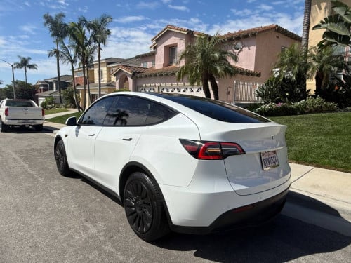 Tesla Model Y Long Range Dual Motor P2 Year2021​ ធានា​ឡាន​ស្អាត​ ទឹក​ថ្នាំ​សុីន​មួយ​ជុំ​