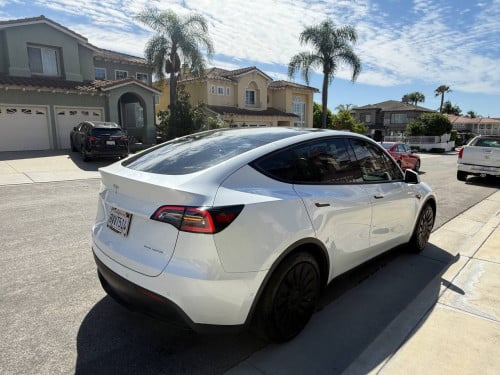Tesla Model Y Long Range Dual Motor P2 Year2021​ ធានា​ឡាន​ស្អាត​ ទឹក​ថ្នាំ​សុីន​មួយ​ជុំ​
