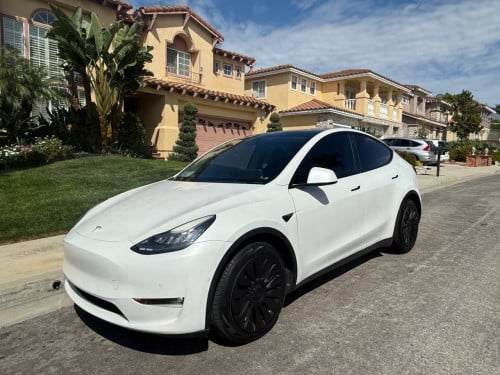Tesla Model Y Long Range Dual Motor P2 Year2021​ ធានា​ឡាន​ស្អាត​ ទឹក​ថ្នាំ​សុីន​មួយ​ជុំ​