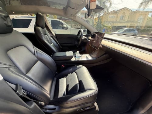 Tesla Model Y Long Range Dual Motor P2 Year2021​ ធានា​ឡាន​ស្អាត​ ទឹក​ថ្នាំ​សុីន​មួយ​ជុំ​