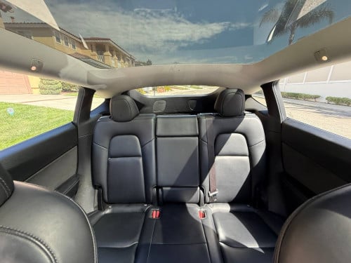 Tesla Model Y Long Range Dual Motor P2 Year2021​ ធានា​ឡាន​ស្អាត​ ទឹក​ថ្នាំ​សុីន​មួយ​ជុំ​