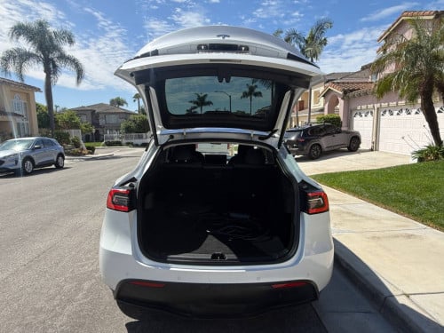 Tesla Model Y Long Range Dual Motor P2 Year2021​ ធានា​ឡាន​ស្អាត​ ទឹក​ថ្នាំ​សុីន​មួយ​ជុំ​