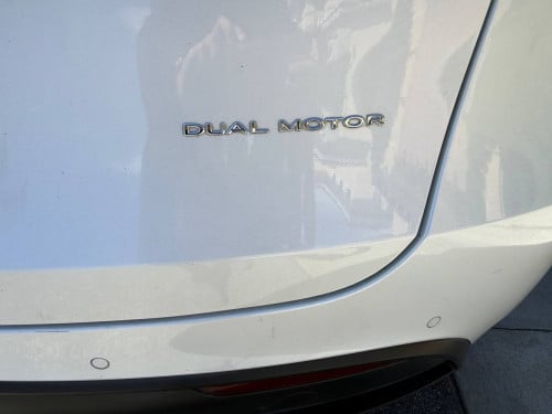 Tesla Model Y Long Range Dual Motor P2 Year2021​ ធានា​ឡាន​ស្អាត​ ទឹក​ថ្នាំ​សុីន​មួយ​ជុំ​