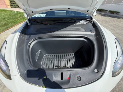 Tesla Model Y Long Range Dual Motor P2 Year2021​ ធានា​ឡាន​ស្អាត​ ទឹក​ថ្នាំ​សុីន​មួយ​ជុំ​