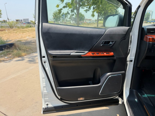 Toyota Alphard 2013 Auto3 ( ក្រដាសពន្ធថ្មី )