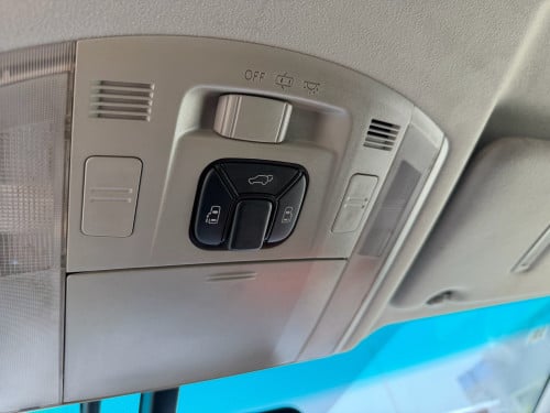 Toyota Alphard 2013 Auto3 ( ក្រដាសពន្ធថ្មី )