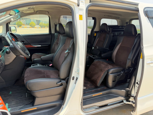 Toyota Alphard 2013 Auto3 ( ក្រដាសពន្ធថ្មី )