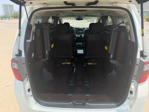 Toyota Alphard 2013 Auto3 ( ក្រដាសពន្ធថ្មី )