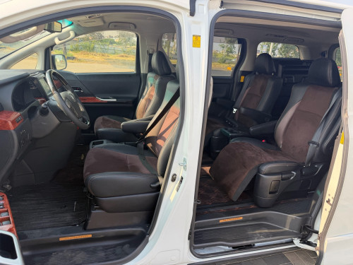 Toyota Alphard 2013 Auto3 ( កែកញ្ច្រែងឆ្វេងហ្សុីន )