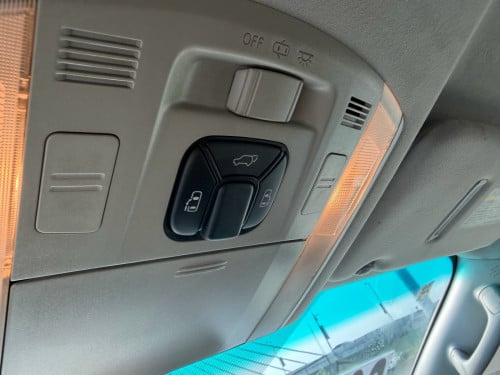 Toyota Alphard 2013 Auto3 ( កែកញ្ច្រែងឆ្វេងហ្សុីន )
