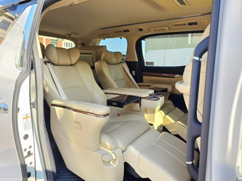 Toyota Alphard Executive lounge