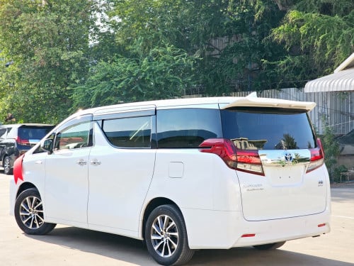 Toyota Alphard Executive lounge