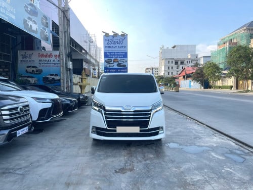 Toyota GRANVIA 2020 Premium Full Options•Specs arab  (diesel 2800cc)