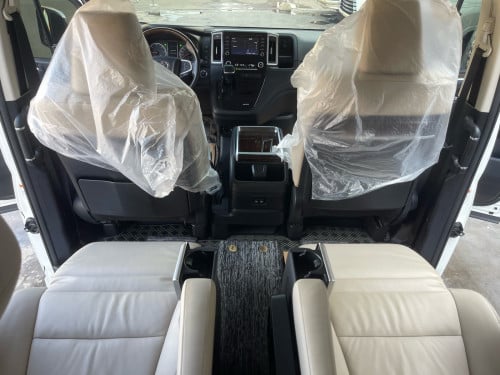 Toyota GRANVIA 2020 Premium Full Options•Specs arab  (diesel 2800cc)