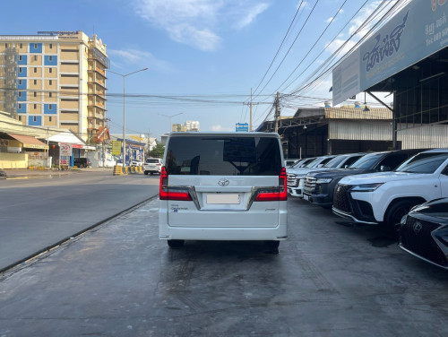 Toyota GRANVIA 2020 Premium Full Options•Specs arab  (diesel 2800cc)