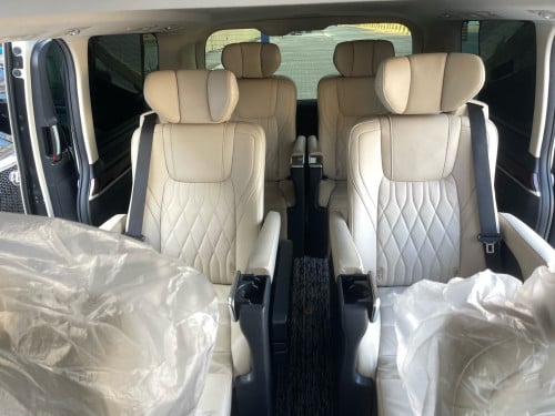 Toyota GRANVIA 2020 Premium Full Options•Specs arab  (diesel 2800cc)