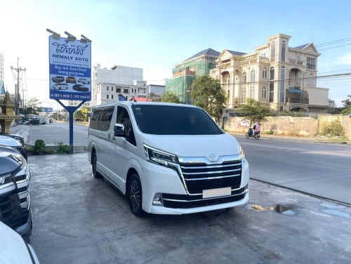 Toyota GRANVIA 2020 Premium Full Options•Specs arab  (diesel 2800cc)