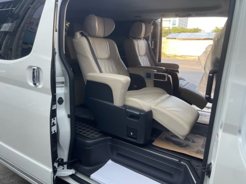 Toyota GRANVIA 2020 Premium Full Options•Specs arab  (diesel 2800cc)