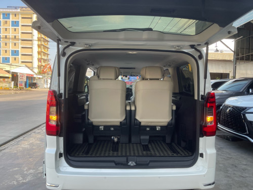 Toyota GRANVIA 2020 Premium Full Options•Specs arab  (diesel 2800cc)