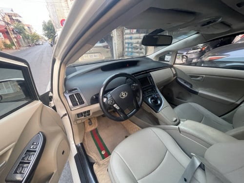 Urgent sale Toyota Prius 2010 option4 sola up 2012