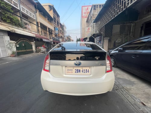 Urgent sale Toyota Prius 2010 option4 sola up 2012
