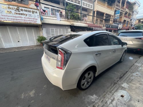 Urgent sale Toyota Prius 2010 option4 sola up 2012