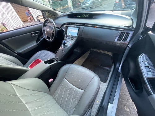 Urgent sale Toyota prius 2012 option2 up android new tax paper
