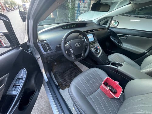 Urgent sale Toyota prius 2012 option2 up android new tax paper