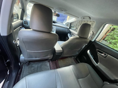 Urgent sale Toyota Prius 2012 option3 new tax paper