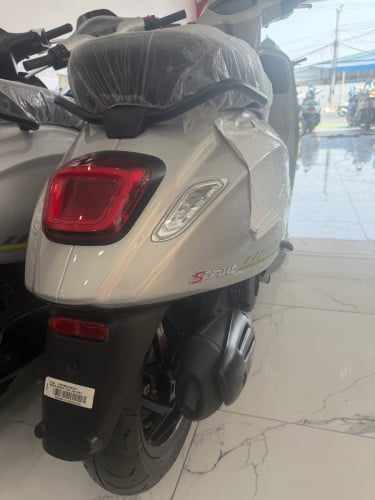 vespa sprint tich