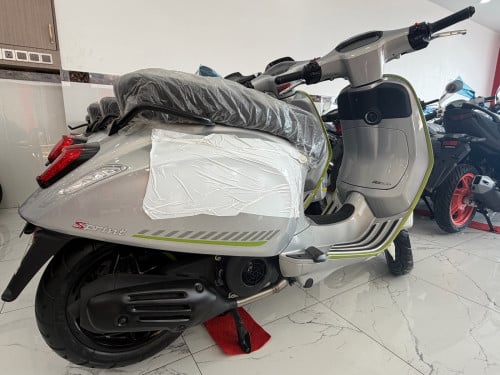 vespa sprint tich