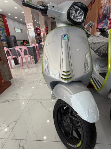 vespa sprint tich