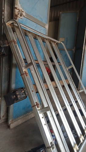 កាងលើដំបូល $220ចរចា