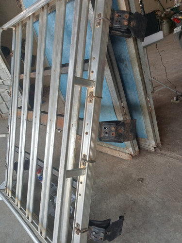 កាងលើដំបូល $220ចរចា
