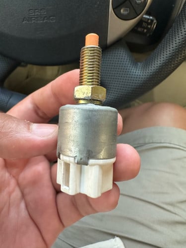 កុងតាក់ហ្វ្រាំងហ្ស៊ីន Prius 04-09