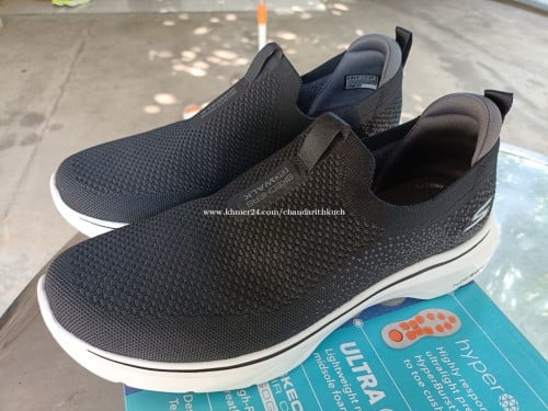 ស្បែកជេីង Skechers Shoes Original ពីក្រុមហ៊ុន
